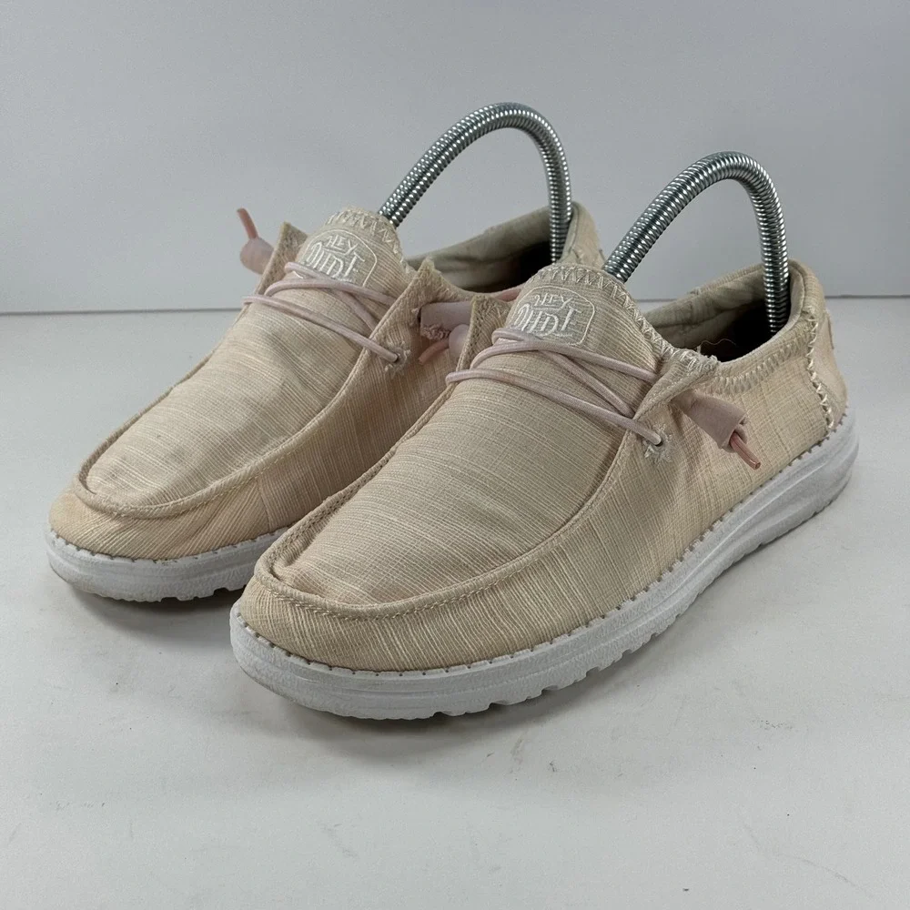 Hey Dude Wendy Star Loafer‎ Slip On Shoes Women's Size 8 Beige Canvas Casual